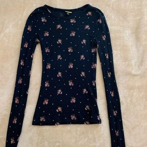 I am selling a navy blue stylish top!